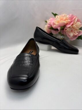 Array Women 6 Black Croc-Embossed Leather‎ Loafers #407